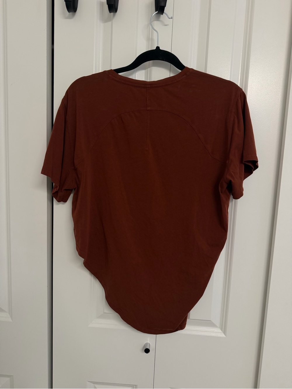 Lululemon Asymmetric Short Sleeve T-Shirt - Rust Colour - Size Small - Picture 2 of 3